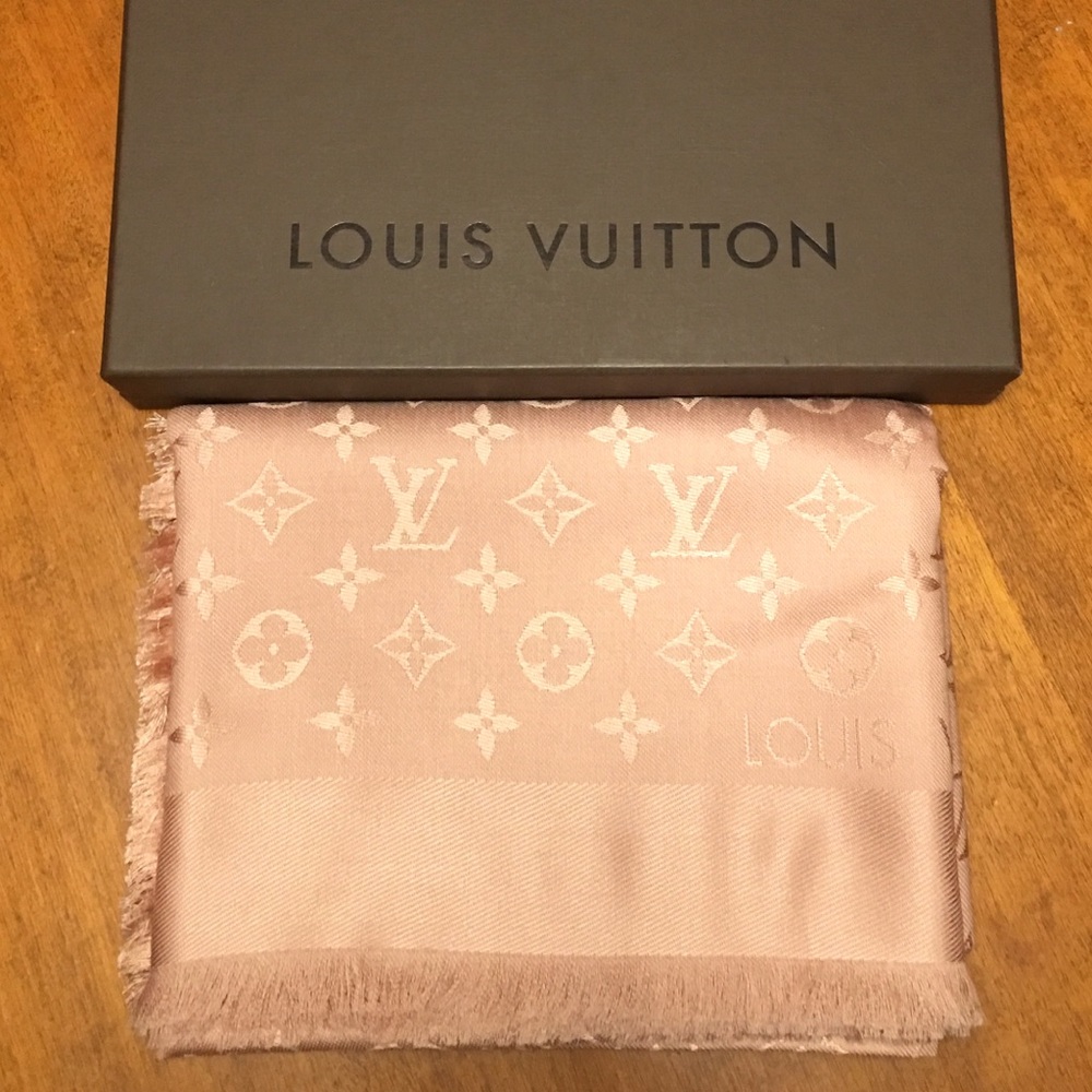 ❌ SOLD ❌ on a different site - Authentic LV Shawl